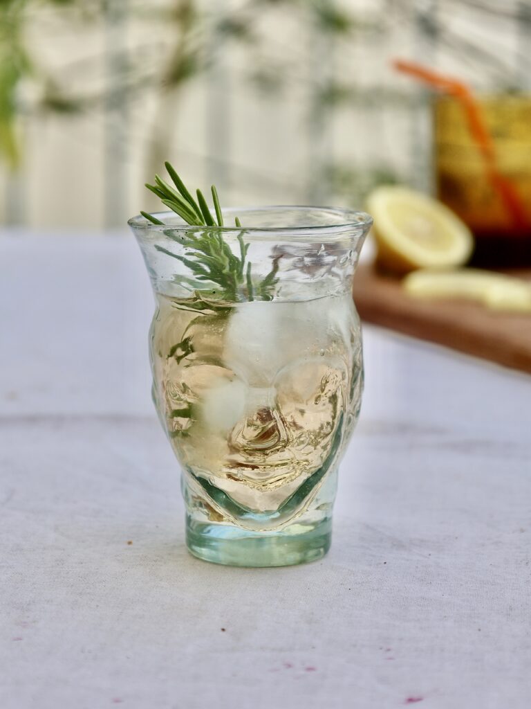 la-soufflerie-verre-tete-transparent-face-shaped-drinking-glass-mouth-blown-recycled-glass