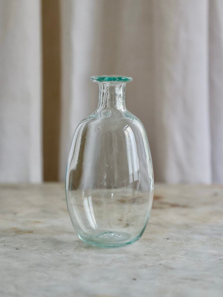 amour-sans-anse-transparent-hand-blown-recycled-glass-bud-vase