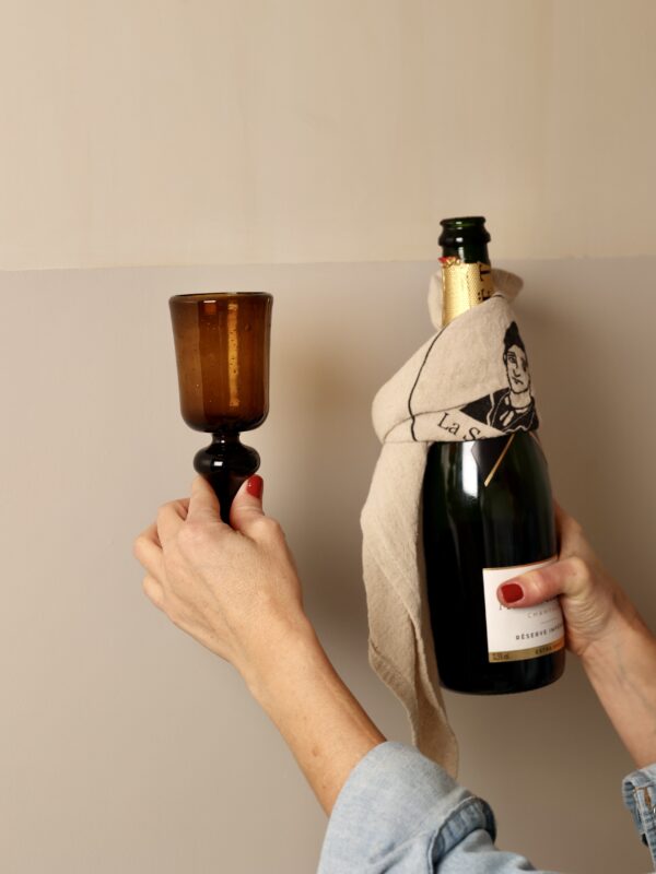 Verre à pied fait main en verre recyclé