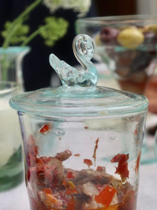 swan-transparent-glass-lid-mouth-blown-recycled-glass