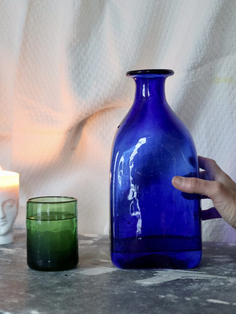 bouteille-carré-grand-dark-blue-carafe-mouth-blown-recycled-glass