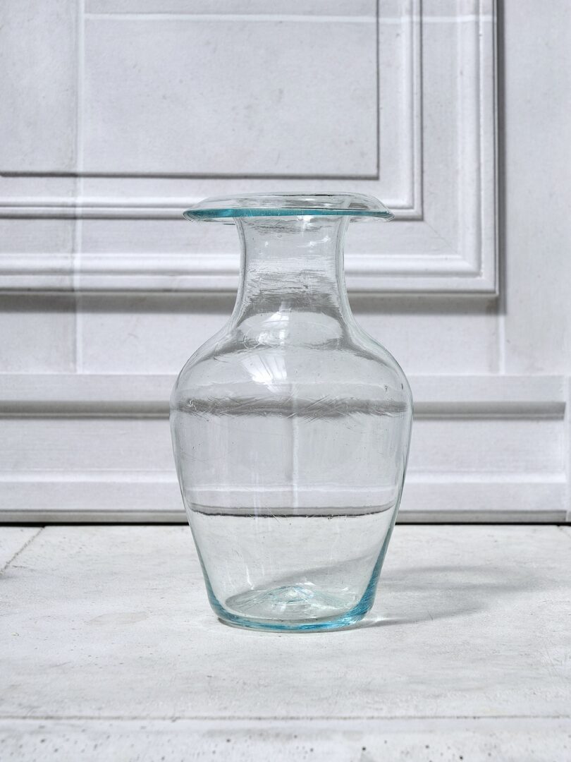 la-soufflerie-vase-balustre-transparent-vases-at-home-drinkware-carafes-pitchers-decanters-mouth-bown-by-la-soufflerie