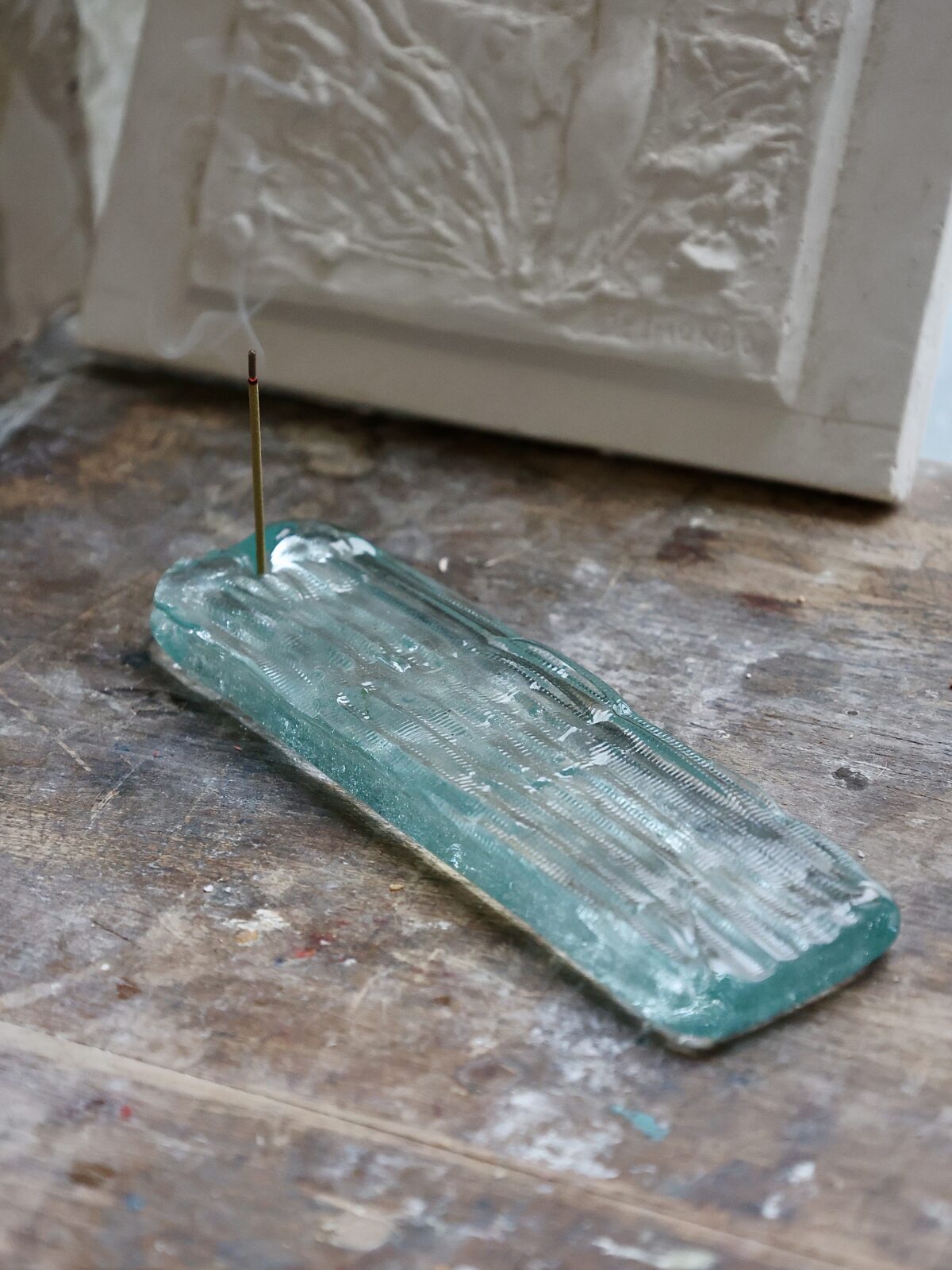la-soufflerie-aroma-long-transparent-incense-holder-at-home-mouth-blown-recycled-glass