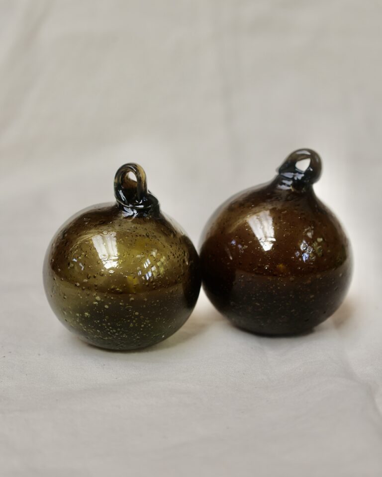 la-soufflerie-boule-marron-6cm-christmas-ball-mouth-blown-recycled-glass