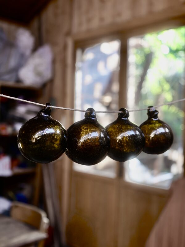 la-soufflerie-boule-marron-6cm-boule-de-noël-bouche-soufflée-verre-recyclé
