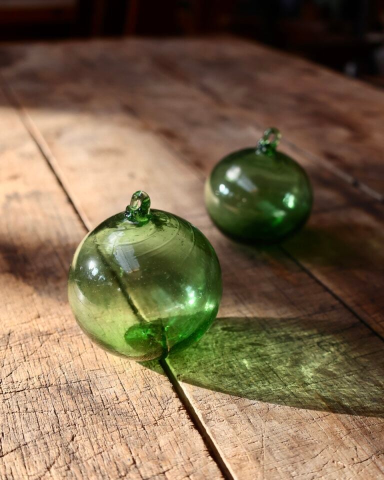 la-soufflerie-boule-green-8cm-christmas-ball-mouth-blown-recycled-glass