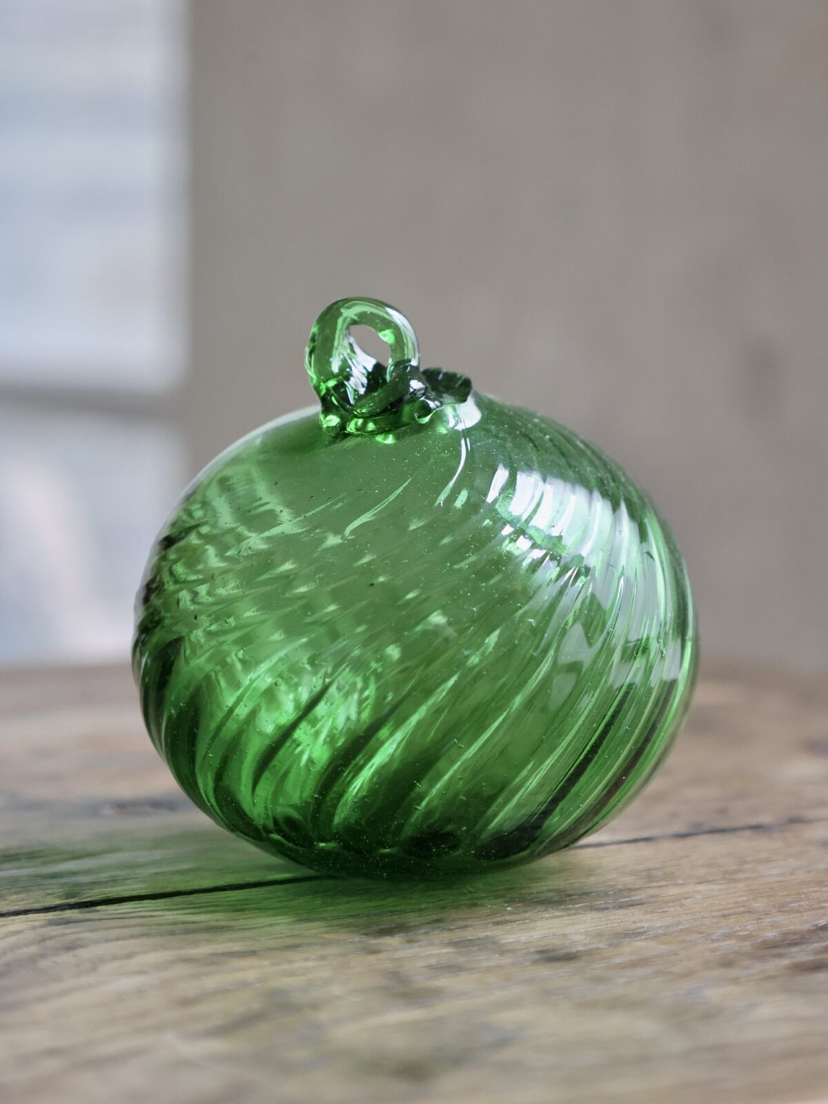 boule-8cm-green-venezia-recycled-glass