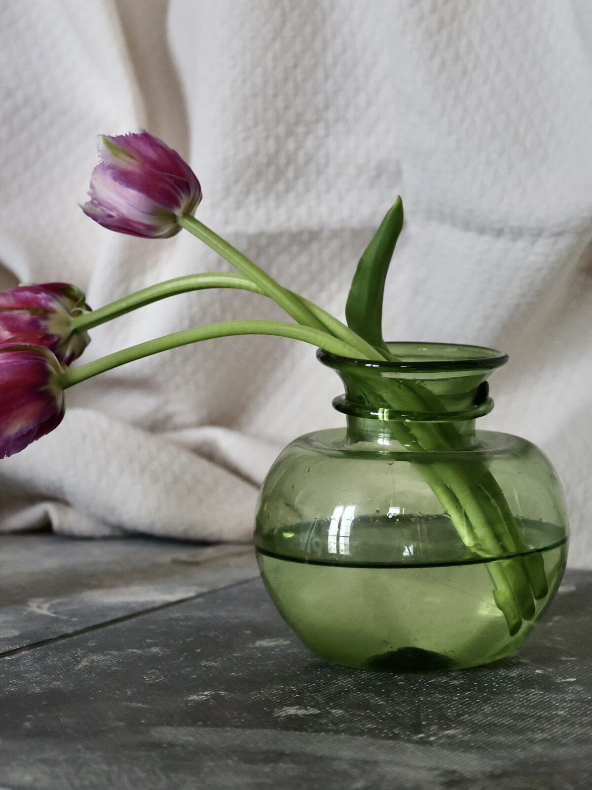 crock-vase-vert-fumé-at-home-vase-mouth-blown-recycled-glass