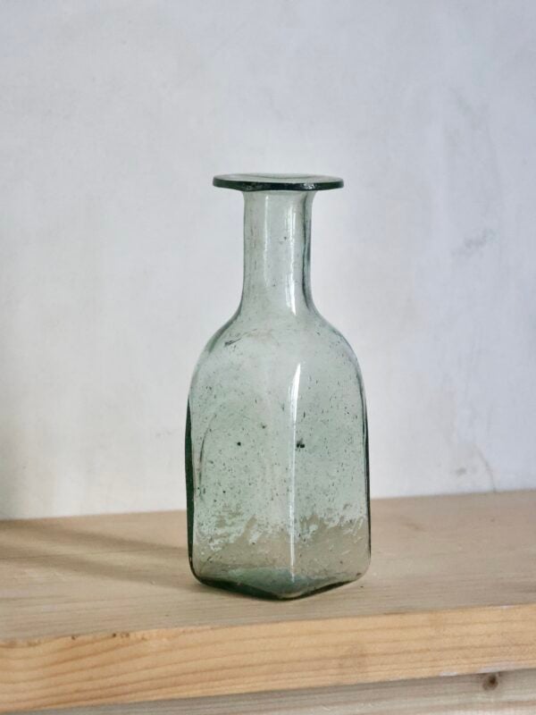 flacon-rectangulaire-rodi-bud-vase-mouth-blown-recycled-glass
