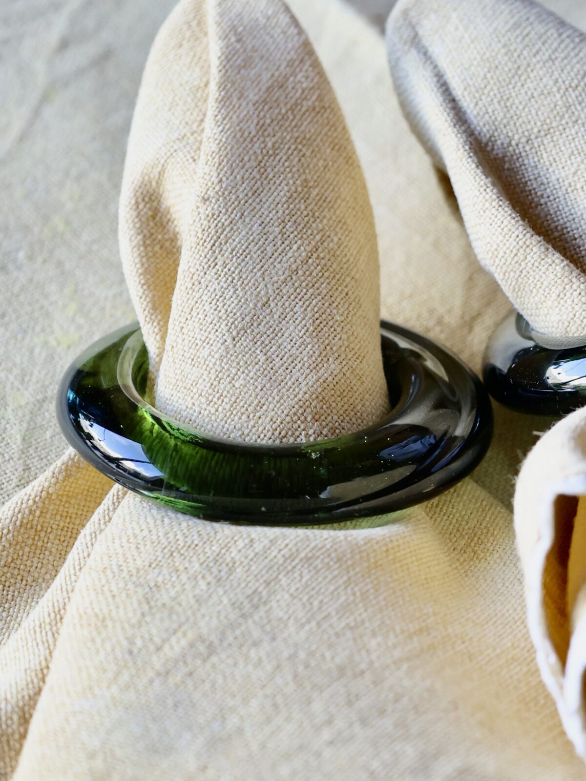 napkin-holder-vert-fume-accessorie-mouth-blown-recycled-glass