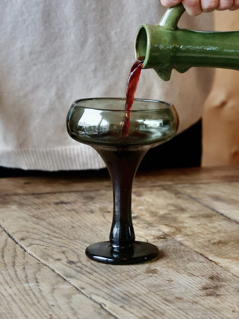 sissi-vert-fumé-drinkware-stem-glasses-mouth-blown-recycled-glass