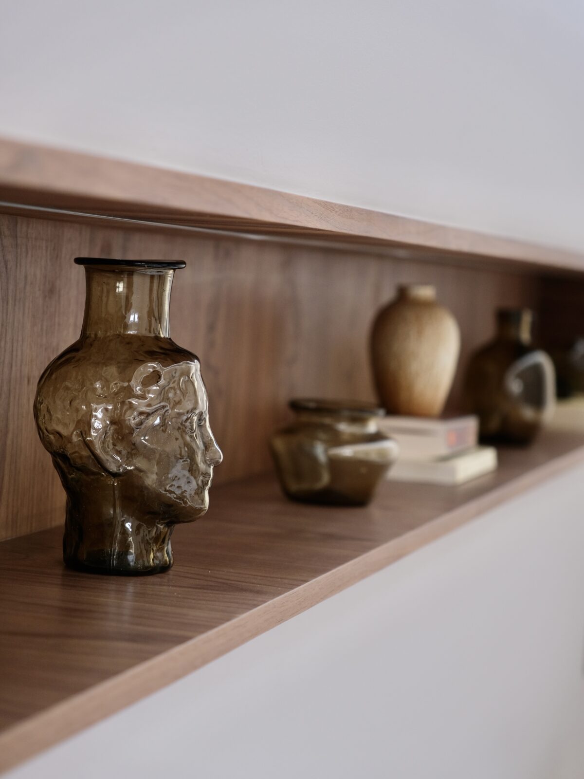 roma-chemise-fume-face-vase-mouth-blown-recycled-glass