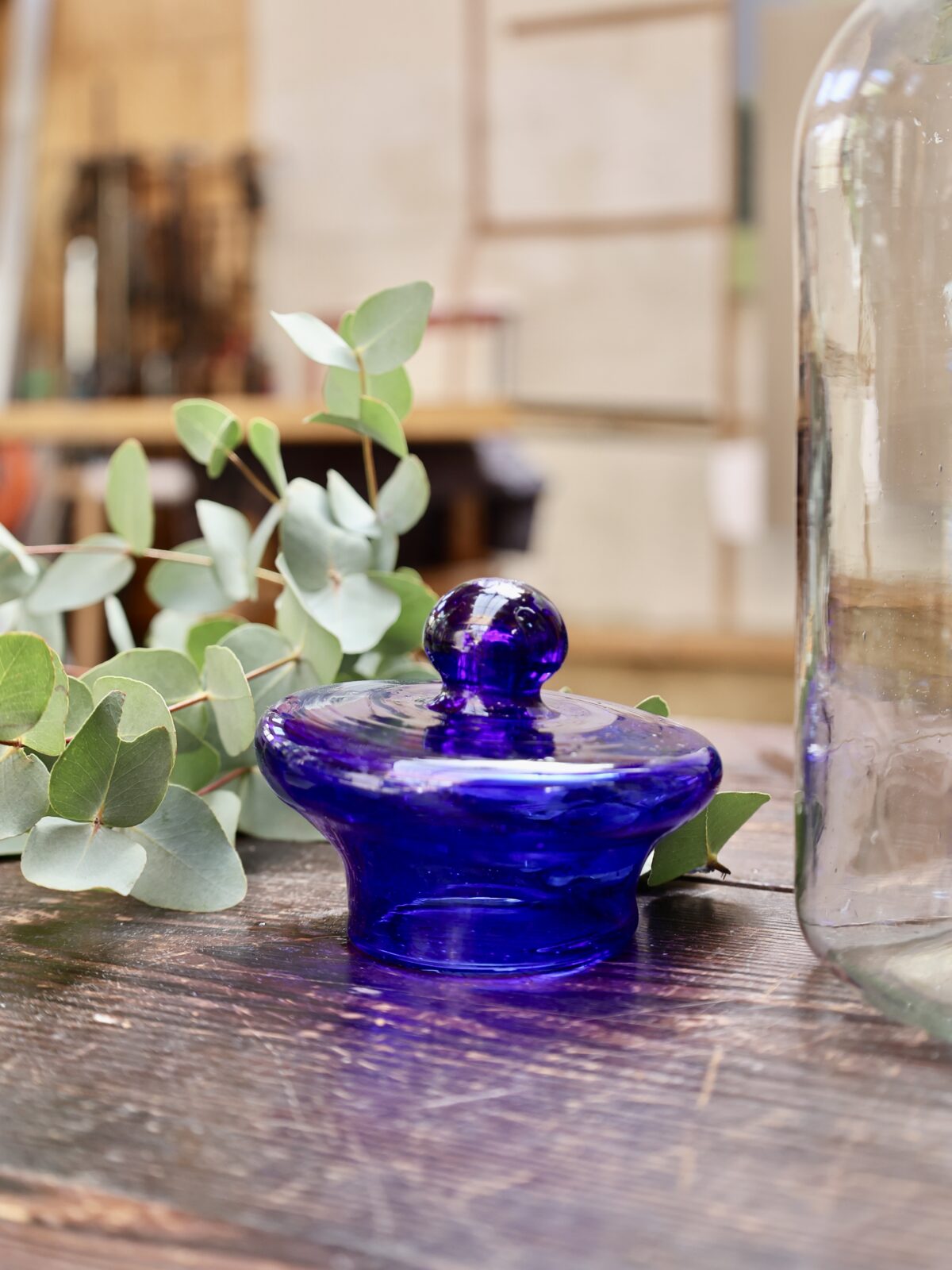 la-soufflerie-bouchon-patou-blue-lid-mouth-blown-recycled-glass
