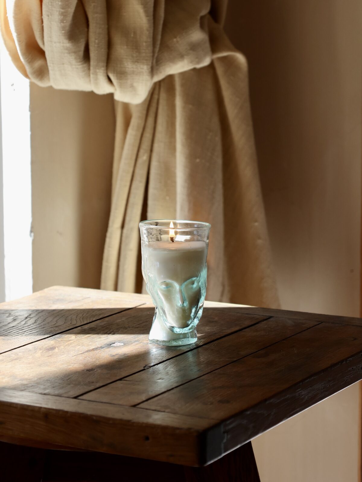 la-soufflerie-the-philosopher-glass-bougie-transparent-candle-head-hand-poured