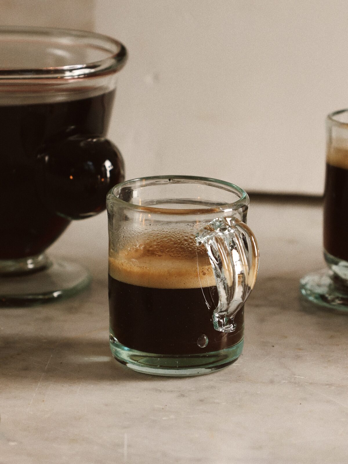 Coffe cup mouth-blown using recycled glass